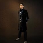 Sidharth Malhotra Instagram – Look for the magic in every moment 🖤
#NMACC 
@nmacc.india 
.
Outfit- @manishmalhotra05 
Photographer- @vidushi_gupta_official 
MUA- @rizvan02 
Hair Stylist- @ali19rizvi