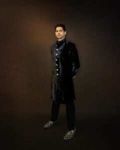 Sidharth Malhotra Instagram - Look for the magic in every moment 🖤
#NMACC 
@nmacc.india 
.
Outfit- @manishmalhotra05 
Photographer- @vidushi_gupta_official 
MUA- @rizvan02 
Hair Stylist- @ali19rizvi