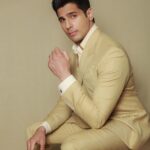 Sidharth Malhotra Instagram - Beige Rage 🥯