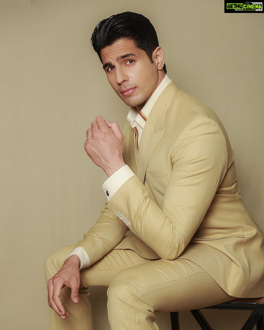 Sidharth Malhotra Instagram - Beige Rage 🥯