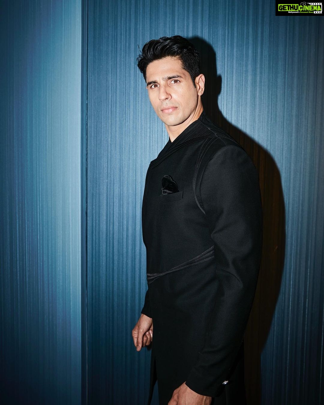 Sidharth Malhotra Instagram - Black Jack ♠️