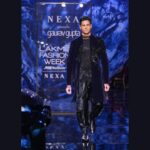 Sidharth Malhotra Instagram – The dapper combination of style & technology.
A glamorous night at @nexaexperience x @lakmefashionwk 
@gauravguptaofficial making it more special with all his sass.

#LFW #ReadyForACloseup #LFWxFDCI #NEXAExperience #CreateInsipre #NEXALifestyle