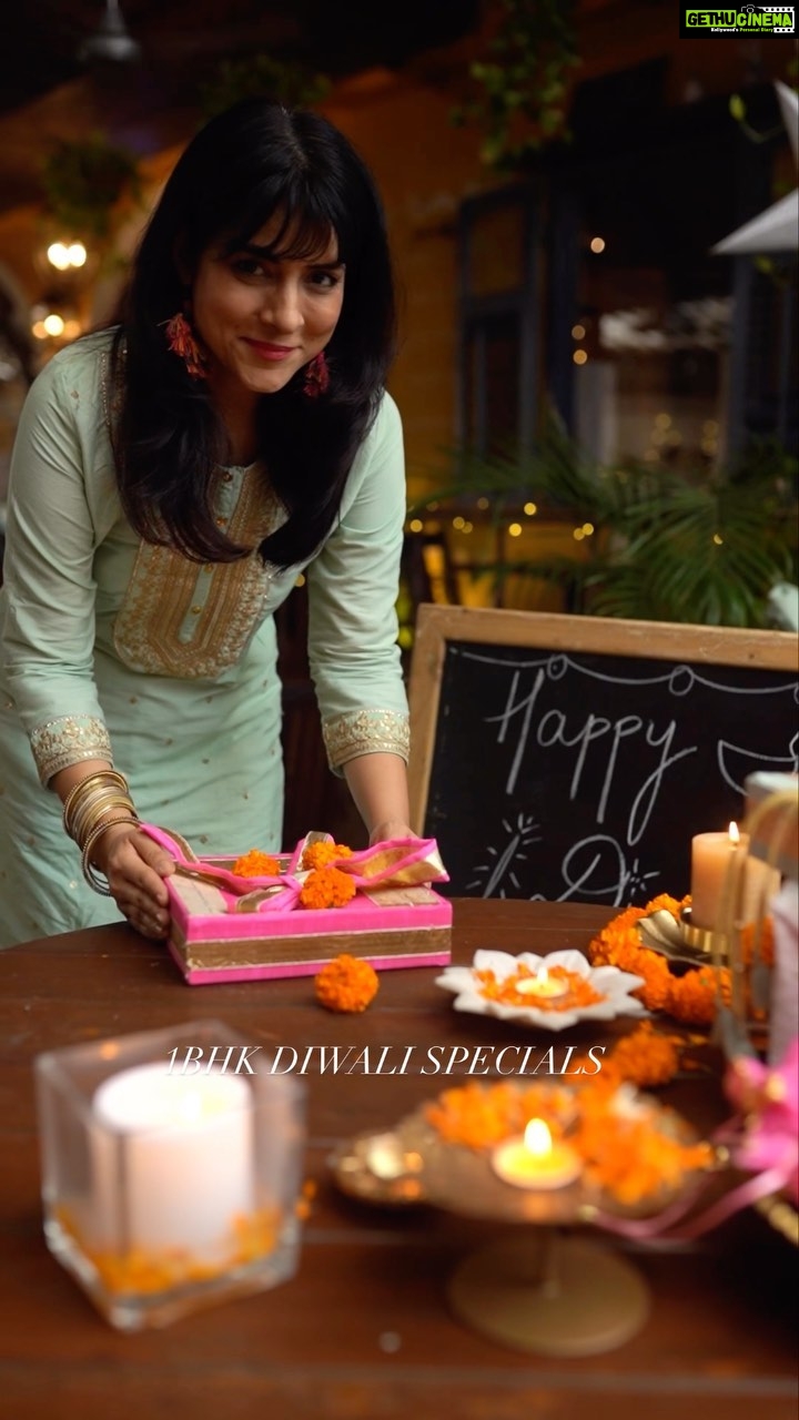 Simple Kaul Instagram - DIWALI special menu at 1BHK @1bhkmumbai for the week ! Drop in or call for our specials cause they r not only tasty but made with lot of love 💕 #happydiwali #diwalispecial #diwali #festivaloflights #festivalofindia #love #food #foodie #happy #india #indianfood #diwaligifts #indian Mumbai - मुंबई