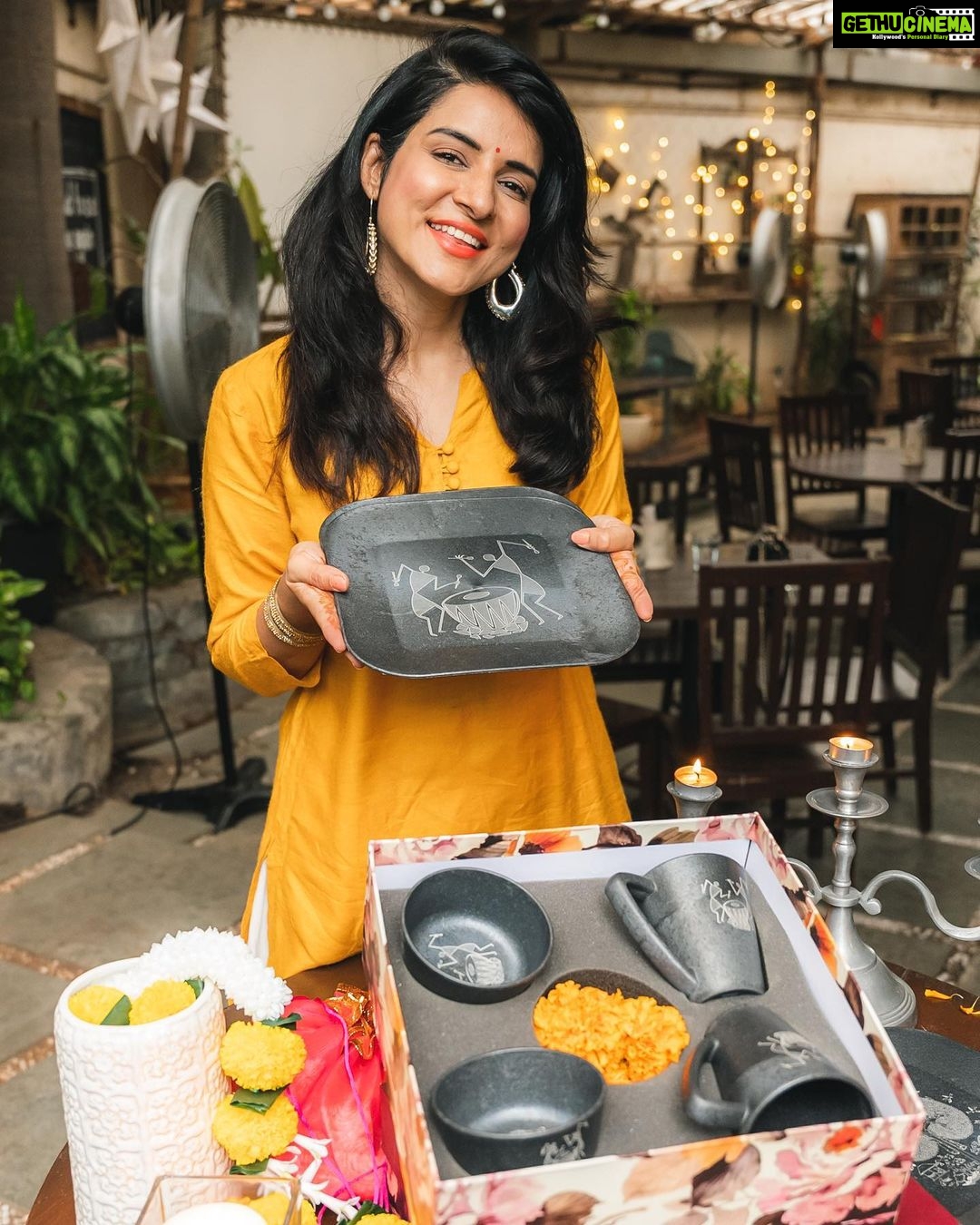 Simple Kaul Instagram - Hey guys, check out these gorgeous plastic free durable-reusable products that are unbreakable. Most importantly, they help reduce Himalayan forest fires. So this Diwali, bring home a piece of the Himalayas as DIWALI hamper . Gift it to your friends and family ♥️ To buy go on the Link in my bio and stories or simply msg me or @agrocomposites #happydiwali #diwalihampers #diwalihamper #diwaligifts #diwaligifting #lotsoflove