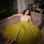 Simple Kaul Instagram - Love your clothes Dania @memoirs.of.dania @daniasiddiquiofficial Captured by @rishabdahiya Hair by @ravirathi.hairstylist Makeup by @jeetkaurmakeovers Camera assist @sagardp.official