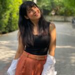 Simple Kaul Instagram - Love how the sun feels in autumn season in Delhi ☀️ 📷 @rahulloomba ♥️