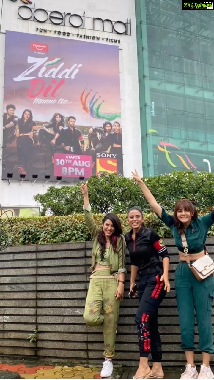 Simple Kaul Instagram - These all memories will stay with me 🫶🏽 30th august ……Been a year since we first went on air #zdmn ♥️♥️♥️ Thankyou @sunshineproductionsofficial 🫶🏽 @cma.sees @sudhirpix @reemstini for such beautiful memories & Thankyou universe for such lovely friends I made in this show 👻 @gulatisubodh @imsatya16 @prathmesh_sharma @iamadityadeshmukh @diljotchhabra @kaveripriyam_official @nirisha.basnett @nirbhaythakur91 @karanveermehra @itsmasterraju