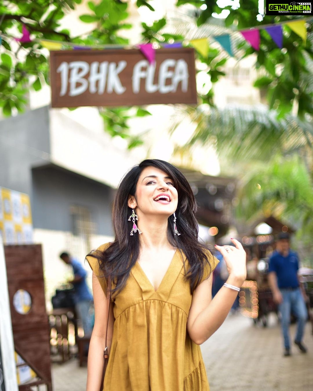 Simple Kaul Instagram - After 4 years we are coming back with Flea market once again !! and what better day than our birthday . We completing 5 years and this calls for a huge celebration . So we thought of doing a flea Mkt and live music on 20th December ! We would love to see you all Drop by & hv fun shopping and chilling 💁♀️🎁 🛍 Place : 1BHK Time : 11 to 7 Date : 20th December #1bhkflea #fleamarket #bombay #mumbai #mumbaidiaries #mumbaifoodie #mumbaibloggers #mumbaiblogger #mumbaikar