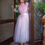 Simple Kaul Instagram - Love this dainty piece of outfit by @daniasiddiquiofficial . Truly graceful ! And loved the hairdo by @ravirathi.hairstylist Makeup by @jeetkaurmakeovers Camera assist @sagardp.official 🎥 @rishabdahiya ♥️♥️heart