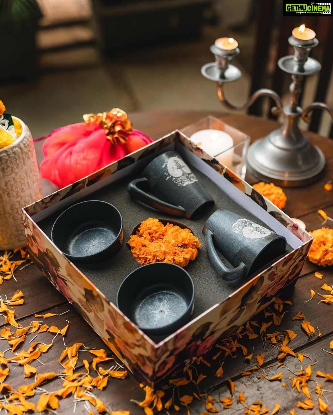 Simple Kaul Instagram - Hey guys, check out these gorgeous plastic free durable-reusable products that are unbreakable. Most importantly, they help reduce Himalayan forest fires. So this Diwali, bring home a piece of the Himalayas as DIWALI hamper . Gift it to your friends and family ♥️ To buy go on the Link in my bio and stories or simply msg me or @agrocomposites #happydiwali #diwalihampers #diwalihamper #diwaligifts #diwaligifting #lotsoflove