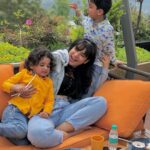 Simple Kaul Instagram - What a fun vibe with the kids today at breakfast . We loved the breakfast spread ♥️ Thankyou @radissonbludharamshala & @purpleandpink19 @digitalwithricha ♥️for this wonderful time 🤗 Radisson Blu Resort Dharamshala