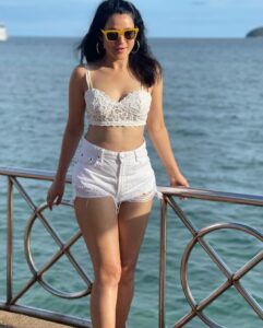 Simple Kaul Instagram - I love white & I love whites on the beach ! #beachvibes