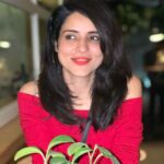 Simple Kaul Instagram - Yes I love Red 🫶🏽 ♥️ 📸 @shamsiabbas