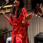 Simple Kaul Instagram – When you are unprepared but excited to sing 🎤 cause it’s woman’s day & it’s your new outlet 😀 & you know No one’s judging you 👀 😛
@1bhkvashi will witness some amazing musical nights 🎤🫶🏽 & people like me can go out there and sing 😃and just feel free and good about it 🥰😃 . The idea is to just have fun 🤩 

#1bhkvaashi #musicals #livemusic #mumbainightlife #excited 1BHK VASHI