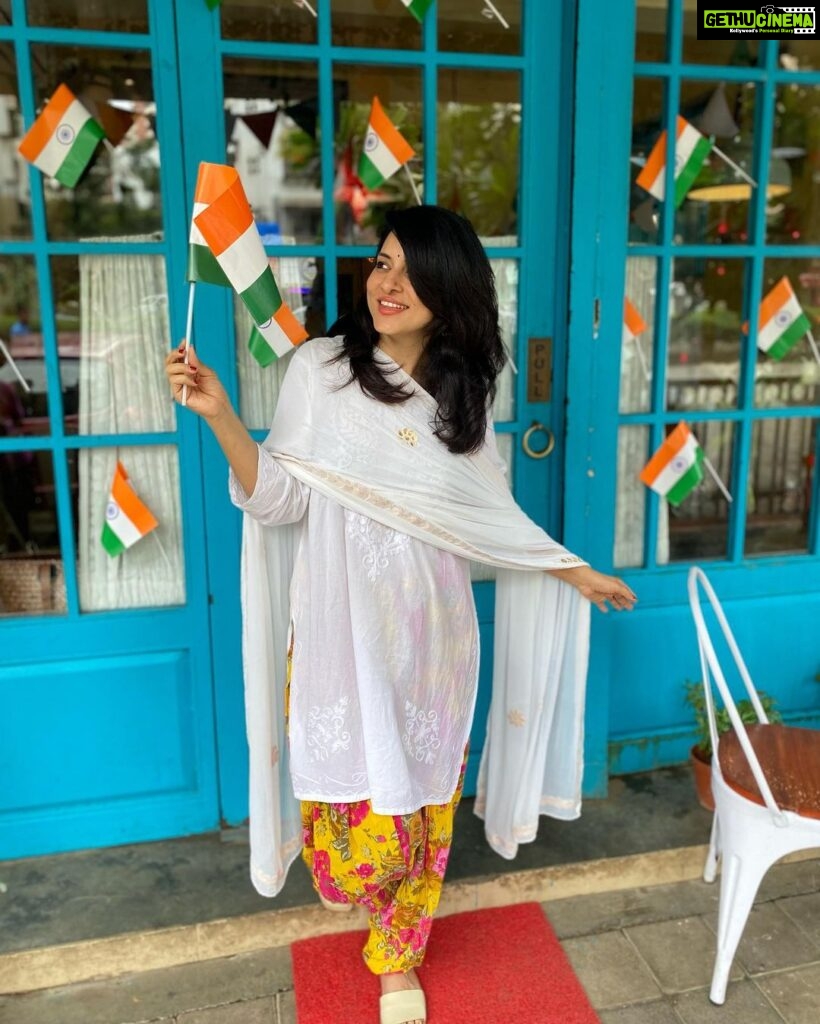 Simple Kaul Instagram - Gratitude in our hearts for this Freedom 🙏 #happy75thindependenceday🇮🇳 #independenceday #happyindependenceday #proudtobeindian #indianindependenceday #15thaugust