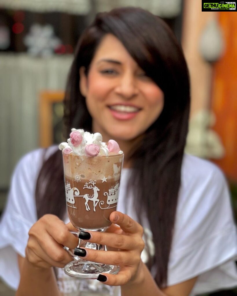 Simple Kaul Instagram - Hot chocolate with peppermint at @thehomemadecafeandbar 😝 Totalllly hottttttttt !! The Homemade Cafe