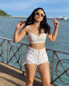 Simple Kaul Instagram - I love white & I love whites on the beach !

#beachvibes