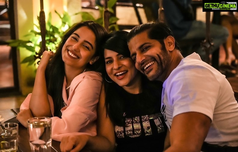 Simple Kaul Instagram - Some Friday nights are more fun at our house when friends visit us at @1bhkmumbai ♥️♥️♥️ About last Friday @karanvirbohra @additemalik @srishtyrode24 @nidhikurda 1BHK