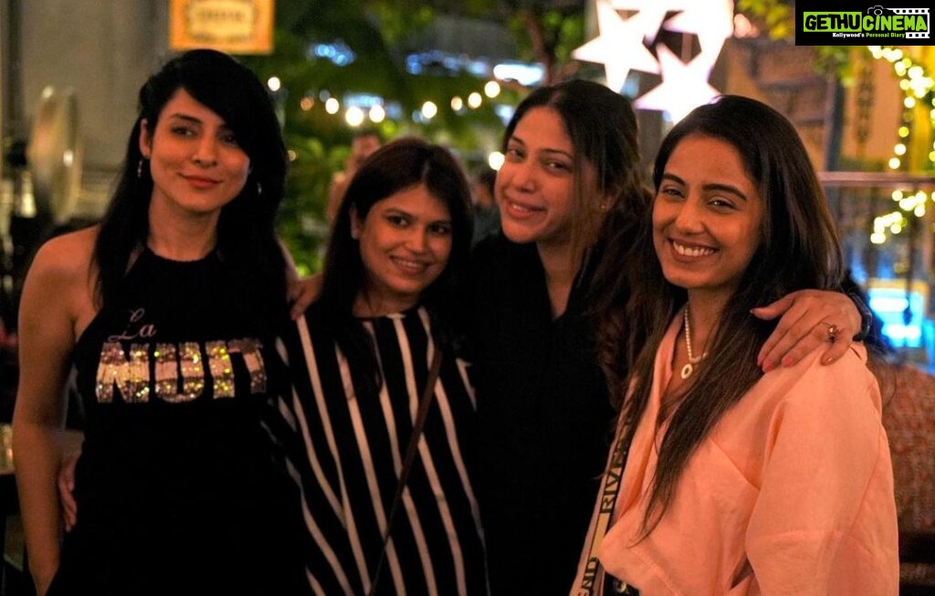 Simple Kaul Instagram - Some Friday nights are more fun at our house when friends visit us at @1bhkmumbai ♥️♥️♥️ About last Friday @karanvirbohra @additemalik @srishtyrode24 @nidhikurda 1BHK