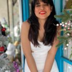 Simple Kaul Instagram - Christmas at the homemade cafe is always a happy feeling . Tony cute little cafe with Christmassy vibe which is so authentic & homely🎄🎅🍷 Merry Christmas to you all ♥️🎅 #christmas #christmasvibes #merrychristmas #santa #thehomemadecafe #christmastime #happy #foodies @thehomemadecafeandbar The Homemade Cafe