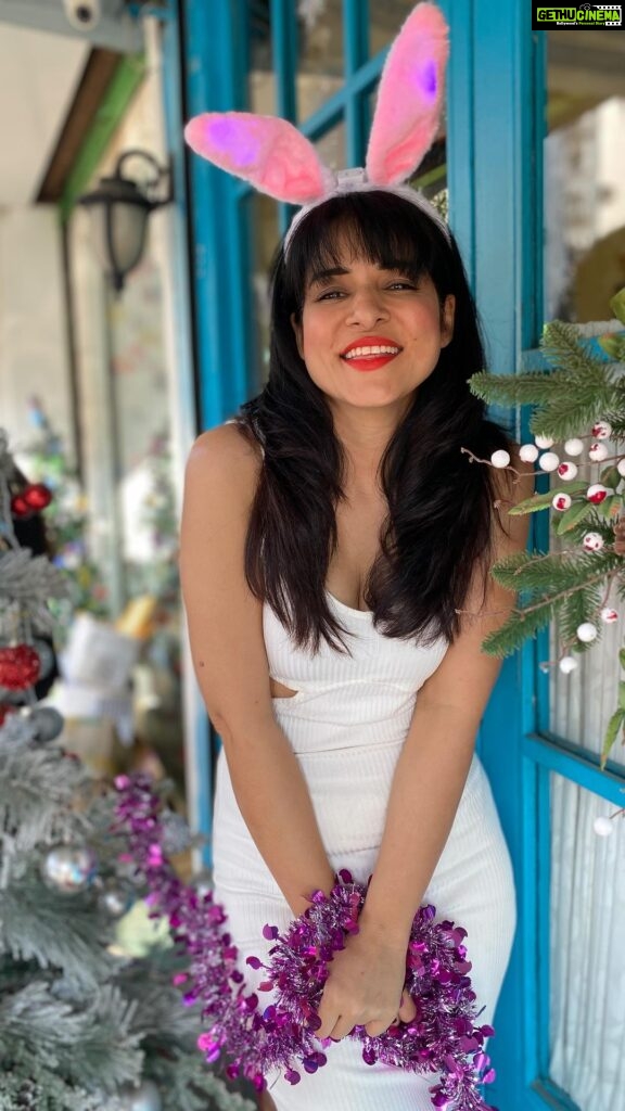 Simple Kaul Instagram - Christmas at the homemade cafe is always a happy feeling . Tony cute little cafe with Christmassy vibe which is so authentic & homely🎄🎅🍷 Merry Christmas to you all ♥️🎅 #christmas #christmasvibes #merrychristmas #santa #thehomemadecafe #christmastime #happy #foodies @thehomemadecafeandbar The Homemade Cafe