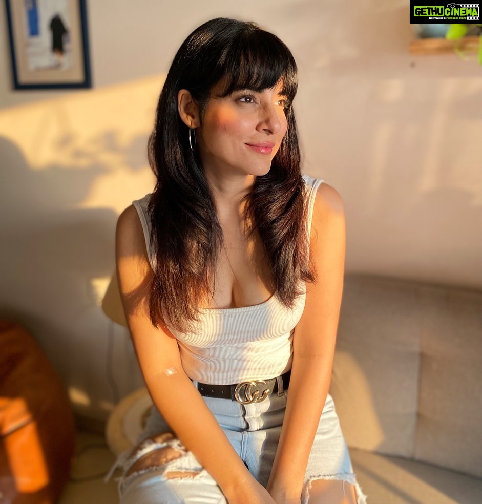 Simple Kaul Instagram - Auditioned after many weeks and since the light at my home at this time was beautiful , my Househelp clicked me!