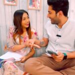 Simran Budharup Instagram - कहानी घर घर की 😛👊 . . . . . . #pandyastore #starplus #bts #fun #trendingreels #trending #reelkarofeelkaro #couplegoals #couple #reelcouple #couplecomedy मुम्बई फ़िल्म सिटी