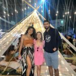 Simran Budharup Instagram - The Not So Little On The Pocket Flea Market💰🤣🤪🌈 #fun #beautiful #love #life #crazy #masti #lilflea #sunday #hair #makeup #follow #pandyastore #outfit #trending #style #fashion