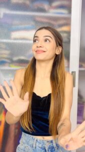 Simran Budharup Instagram - Relatable?? #funny #comedy #cute #me #lovemyself #comedyreels #funnyreels #transitionreels #funnyvideos #masti #life #pandyastore ##follow #trendingreels #trendsetter #starplus