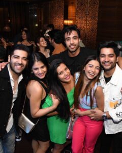 Simran Budharup Instagram - Pandya Store Completing 600 episodes❤️🔥 Ayeeee Partyyyyyy 👯‍♀️👯‍♀️ 

#trending #funny #comedy #cute #hair #makeup #masti #600 #episodes #television #love #hair #makeup #me #lovemyself #rishita #pandyastore #follow