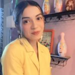 Simran Budharup Instagram - Jindagi Barbaad Ho Gaya😜 #love #fun #video #reel #funnyreel #comedyreel #crazy #comedyreel #hair #makeup #set #pandyastore #follow #yellow