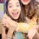 Simran Budharup Instagram - Age Is Doesn’t The Matter Okayyyy🤣 @shinydoshi15 Thank You For Video Bombing My Reel🤣🤣 #crazy #funny #comedy #cute #masti #hair #makeup #set #pandyastore #starplus