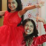 Simran Budharup Instagram - Twinning With this Cutie ❤️ #red #fun #hair #makeup #set #onset #bts #mom #onscreenmom #motherdaughter #funny #comedy #kids #follow