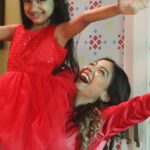 Simran Budharup Instagram - Twinning With this Cutie ❤️ #red #fun #hair #makeup #set #onset #bts #mom #onscreenmom #motherdaughter #funny #comedy #kids #follow