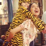 Simran Budharup Instagram - Bhaaagoooo 🐯 ❤️ #sher #tiger #cute #fun #love #masti #set #bts #cutest #tigerlover #pandyastore #follow Picture Credit @veer_photography606__