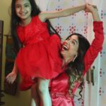 Simran Budharup Instagram - Twinning With this Cutie ❤️ #red #fun #hair #makeup #set #onset #bts #mom #onscreenmom #motherdaughter #funny #comedy #kids #follow
