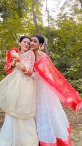 Smita Bansal Instagram - One with my sajaniya❤️ #friends #coactors #bhagyalakshmi #lakshmi #neelam #trending #reelsinstagram