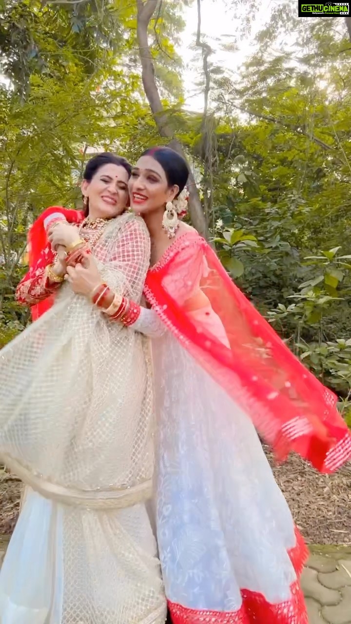 Smita Bansal Instagram - One with my sajaniya❤️ #friends #coactors #bhagyalakshmi #lakshmi #neelam #trending #reelsinstagram