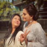 Smita Bansal Instagram - And we tried to click normal pics, but …. @aakanshashukla0803 #friends #colleagues #love #admiration #crazy #bhagyalakshmi #smitabansal
