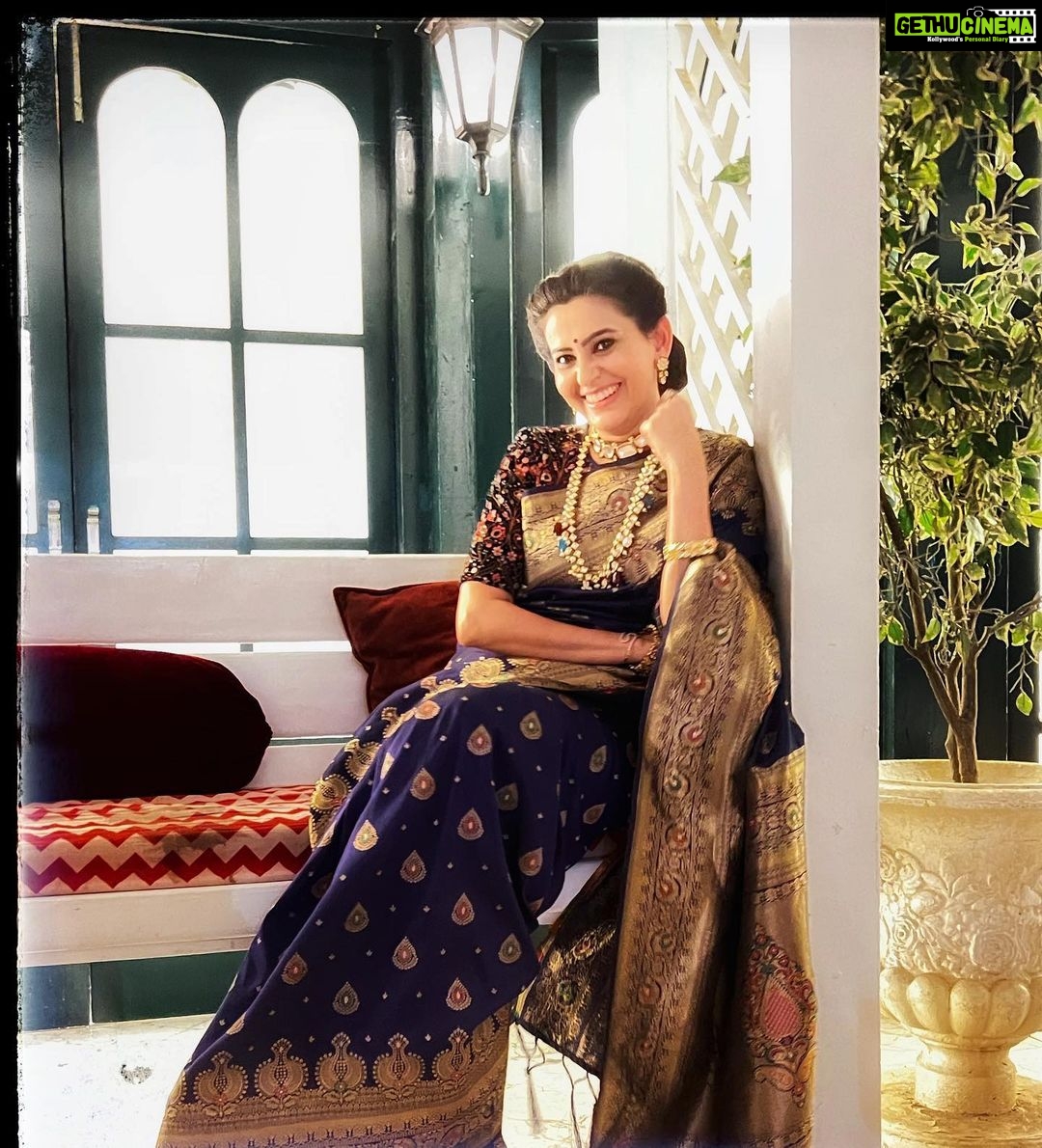 Smita Bansal Instagram - Life is a series of tiny miracles. Notice them. #love #gratitude #instapic #smitabansal #neelamoberoi #bhagyalakshmi #wednesdaywisdom Pic credit - @munira_kudrati