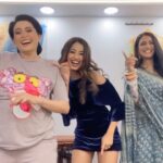 Smita Bansal Instagram - Ek jagah jab jama ho teeno. 😂 Tried to do it seriously but oopssss 😂😂 #bhagyalakshmi #malishka #neelamoberoi #lakshmi @zeetv @aishwarya_khare @bansalsmita_