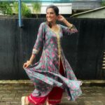 Smita Bansal Instagram - Happy Friday❤️ . . . Clothes- @ambraee_ #feelinggood #instapic #onlysmiles #indianwear #comfort