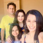 Smita Bansal Instagram - We tried… try 360 and this is as good as it got. @stashamohla @ankushmohla #anaagha #familytime #love #getaway #stana #smankush