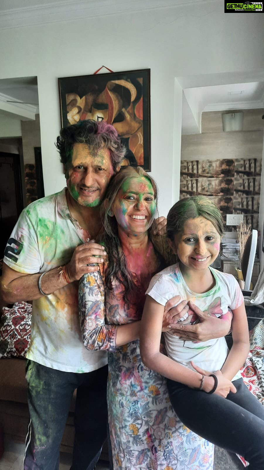 Smita Bansal Instagram - Holi spirit continues… as some parts of India celebrate Holi today. #happyholi #myholi2023 #missyoustasha #family #festivals #colour #trendingsongs #balampichkari @stashamohla #anaagha #mummasbabygirls @ankushmohla