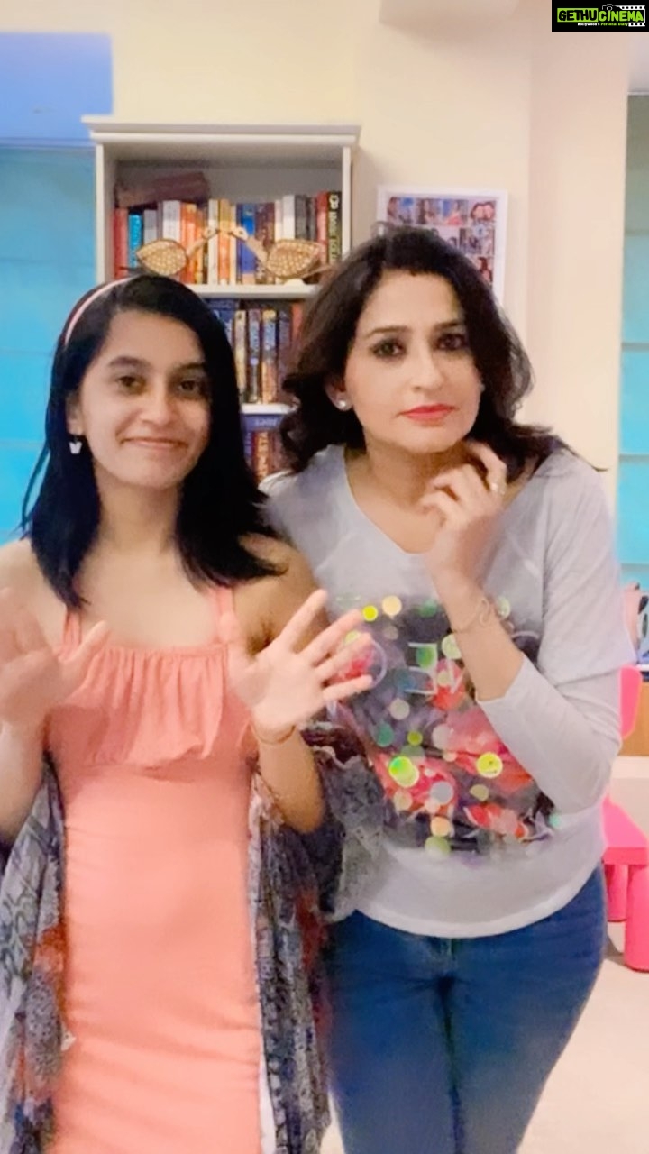 Smita Bansal Instagram - Sweet sweet Victory. One thing no one can beat me at. @stashamohla #90’s #music #loveforbollywood #motherdaughter #smitasha #smitabansal #reels #trending