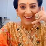 Smita Bansal Instagram - If at first u don’t succeed, try try again. This is what I m following for transition reels. I will perfect them someday🙈🙈 #transitionreel #trending #neelamoberoi #bhagyalakshmi #makeuproomdiaries #inbetweenshots #trendingreels #smitabansal
