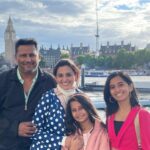 Smita Bansal Instagram – A very cute family, if I do say so myself. Nazar Na lage🧿 
@stashamohla @ankushmohla
#anaagha
#family #vacay #love #throwbackmemories #takemeback #london #instalove #bigbenlittleus