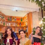 Smita Bansal Instagram - Vamps of bhagyalakshmi who plot together and drink together 😂✨😎 @parullchaudhry @bansalsmita_ #reels #explore #trending #funny #relatable #bhagyalakshmi #zeetv