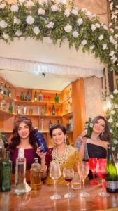 Smita Bansal Instagram - Vamps of bhagyalakshmi who plot together and drink together 😂✨😎 @parullchaudhry @bansalsmita_ 

#reels #explore #trending #funny #relatable #bhagyalakshmi #zeetv