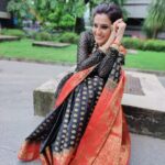 Smita Bansal Instagram - All smiles on set ❤️ #sareelove #neelam #bhagyalakshmi #smitabansal #positivevibes